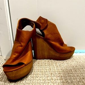 Like New Steve Madden Leather Clogs